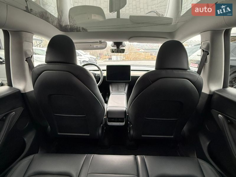Позашляховик / Кросовер Tesla Model Y 2024 в Чернівцях фото 18 Позашляховик / Кросовер Tesla Model Y 2024 в Чернівцях