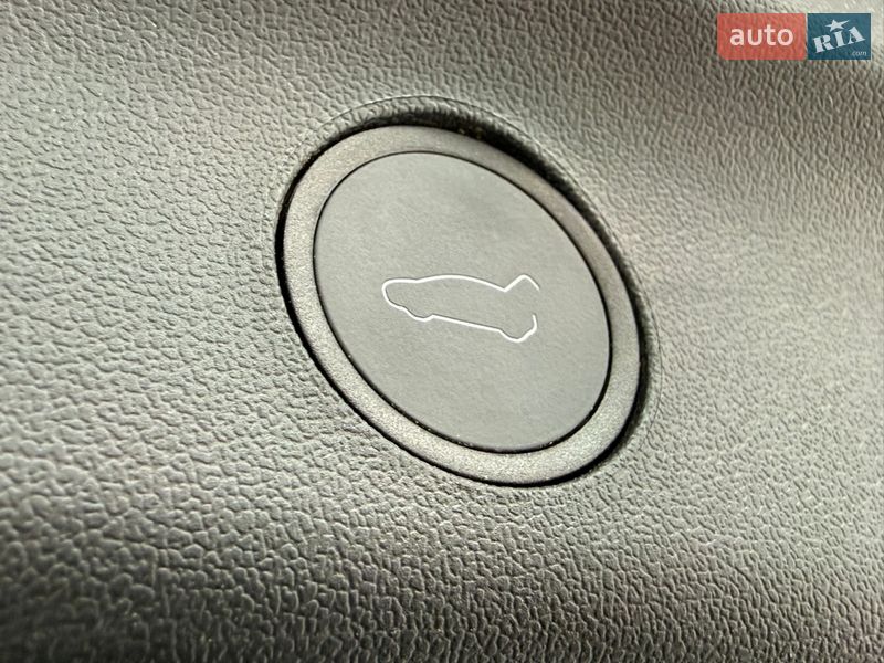 Позашляховик / Кросовер Tesla Model Y 2024 в Чернівцях фото 44 Позашляховик / Кросовер Tesla Model Y 2024 в Чернівцях