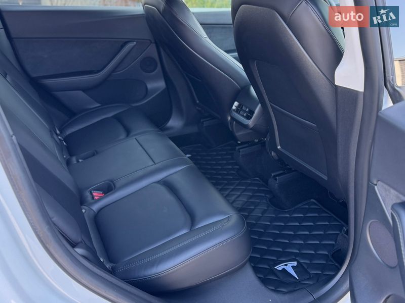 Позашляховик / Кросовер Tesla Model Y 2021 в Чернівцях фото 13 Позашляховик / Кросовер Tesla Model Y 2021 в Чернівцях