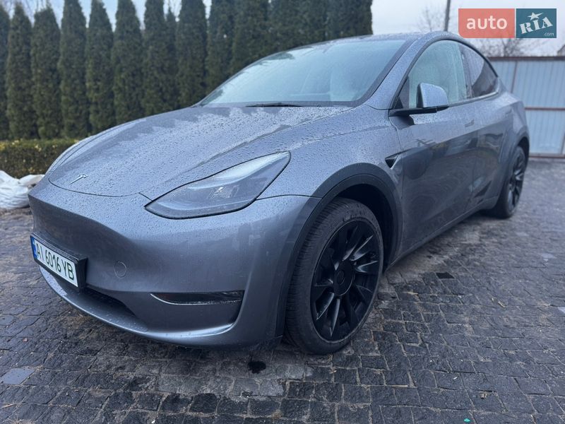 Tesla Model Y 2024
