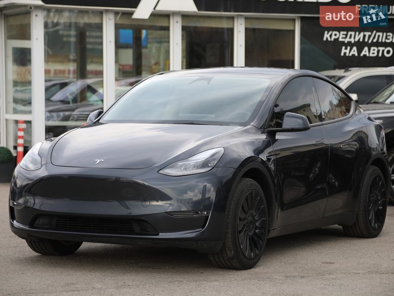 Tesla Model Y 2024