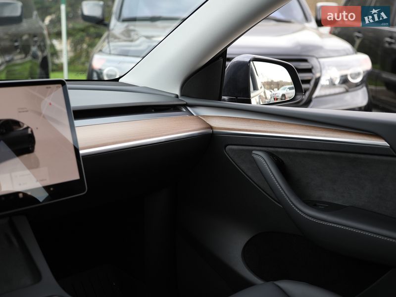 Внедорожник / Кроссовер Tesla Model Y 2024 в Харькове