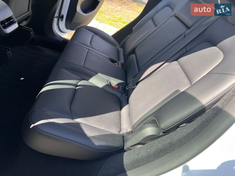 Позашляховик / Кросовер Tesla Model Y 2024 в Києві