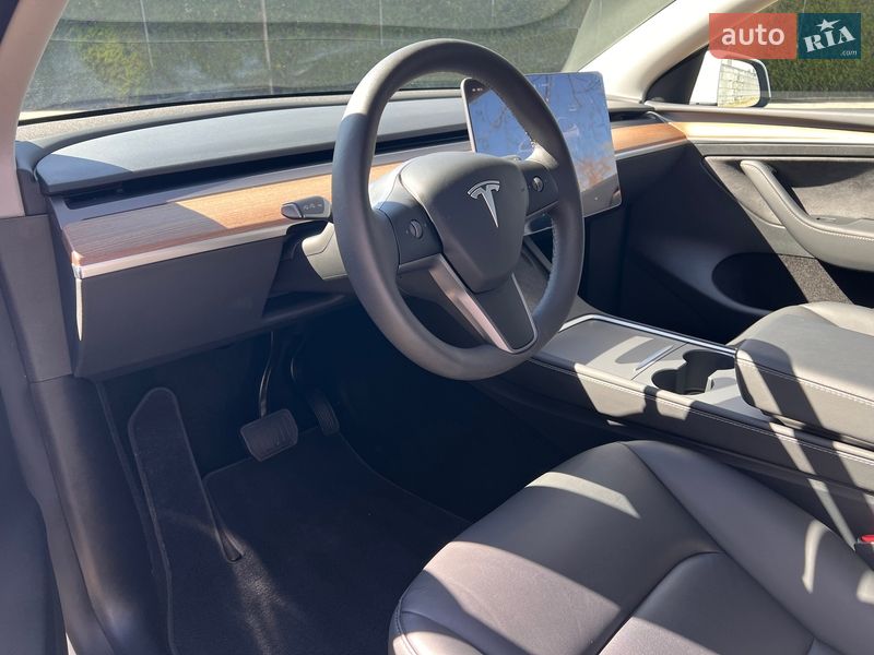 Позашляховик / Кросовер Tesla Model Y 2024 в Києві