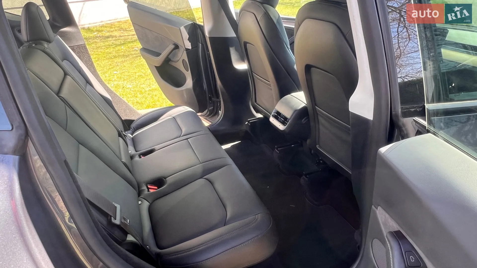 2024 Tesla Model Y - мініатюра 11