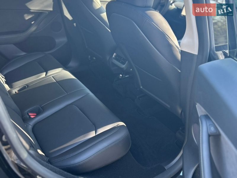Внедорожник / Кроссовер Tesla Model Y 2024 в Киеве
