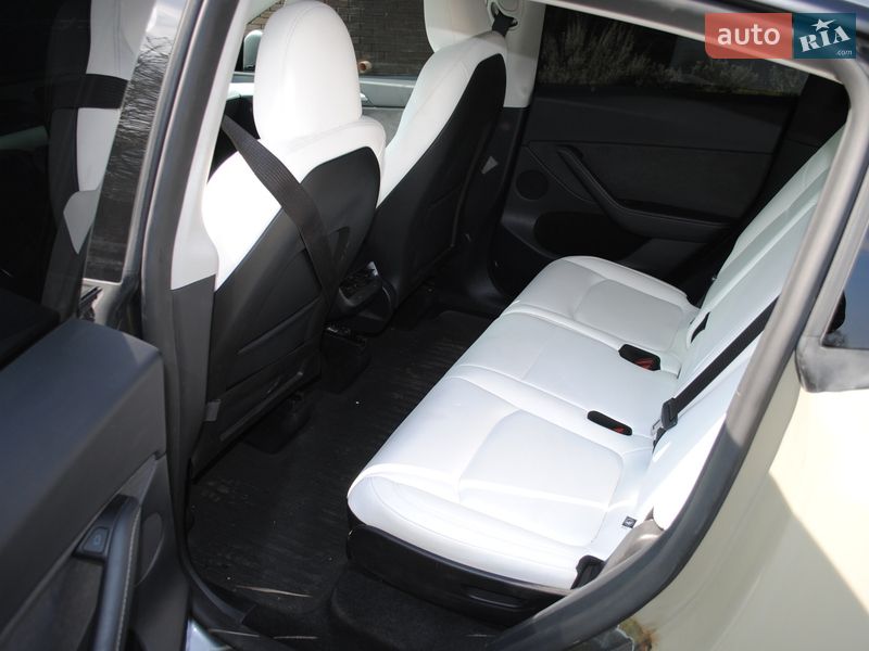 Позашляховик / Кросовер Tesla Model Y 2024 в Луцьку