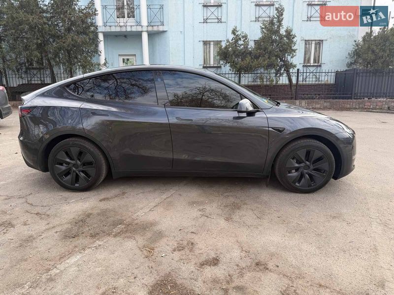 Внедорожник / Кроссовер Tesla Model Y 2025 в Киеве
