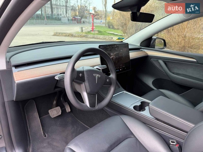 Внедорожник / Кроссовер Tesla Model Y 2025 в Киеве