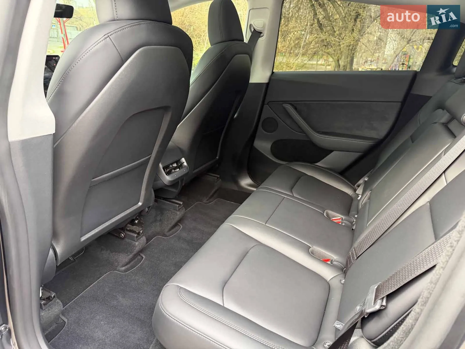 2025 Tesla Model Y - мініатюра 22