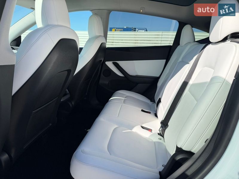 Внедорожник / Кроссовер Tesla Model Y 2021 в Львове