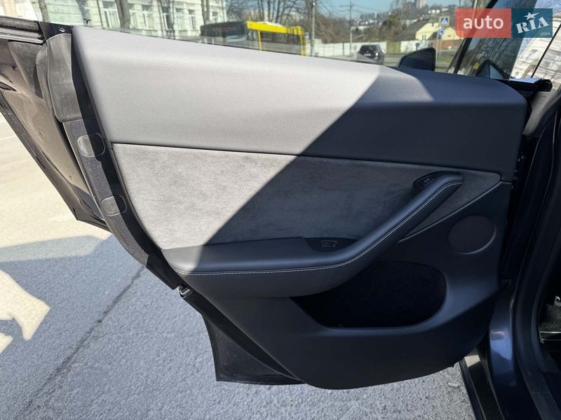 Внедорожник / Кроссовер Tesla Model Y 2024 в Киеве фото 27 Внедорожник / Кроссовер Tesla Model Y 2024 в Киеве