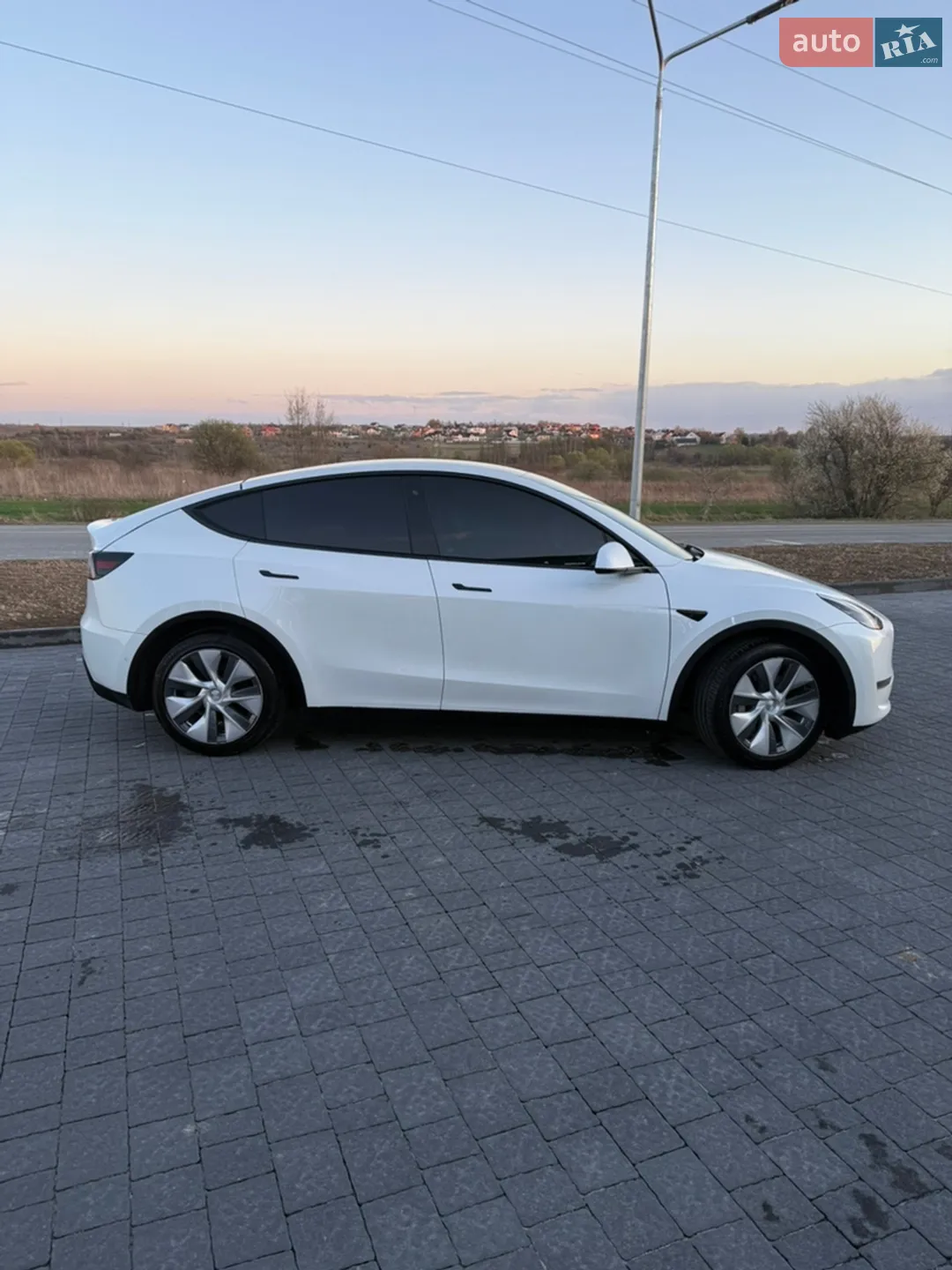 2020 Tesla Model Y - мініатюра 3