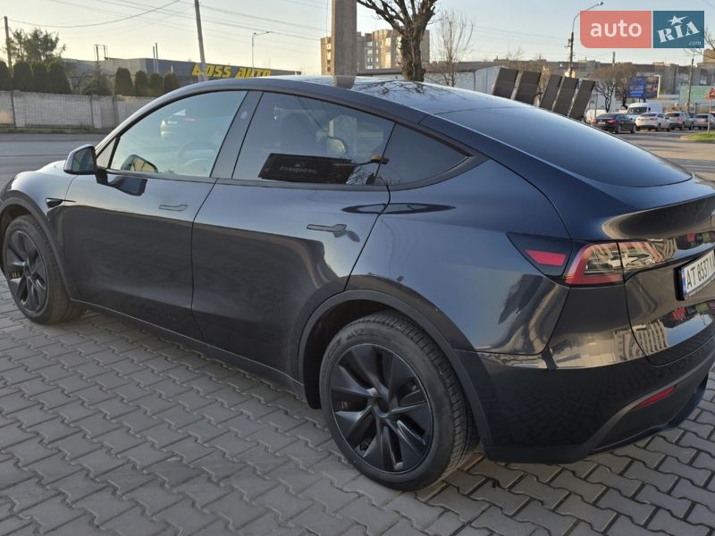 Внедорожник / Кроссовер Tesla Model Y 2024 в Ивано-Франковске