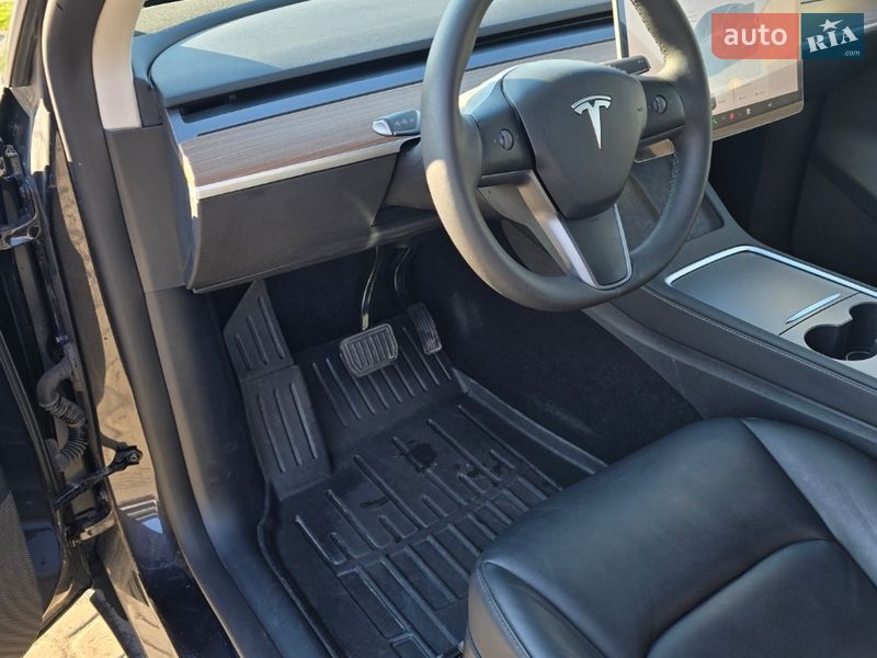Внедорожник / Кроссовер Tesla Model Y 2024 в Ивано-Франковске