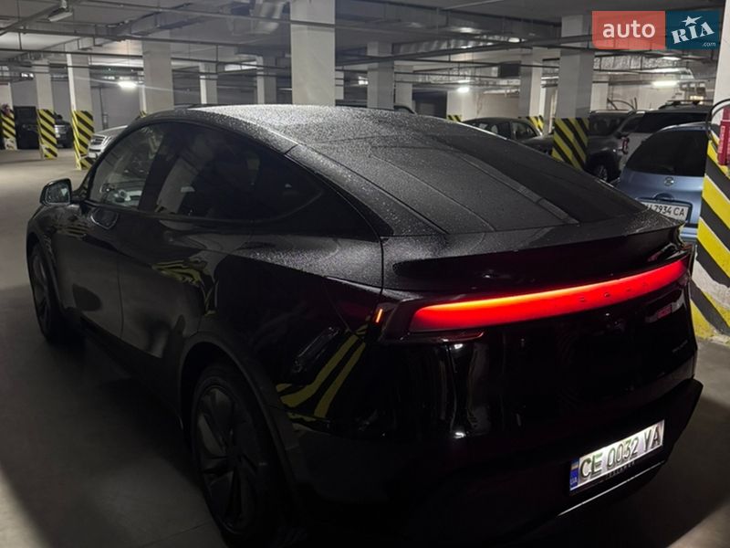 Внедорожник / Кроссовер Tesla Model Y 2025 в Черновцах