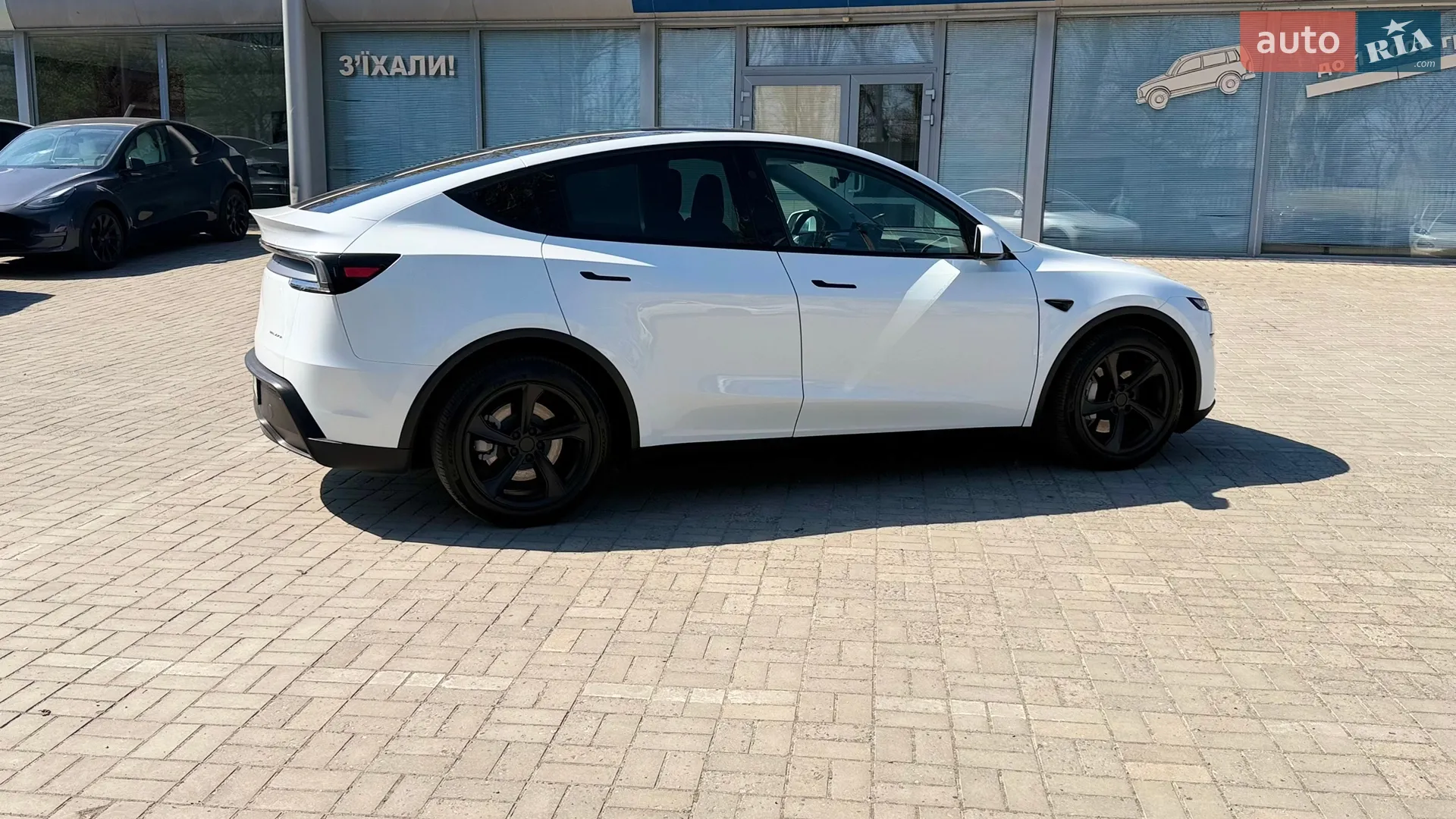 2025 Tesla Model Y - мініатюра 8