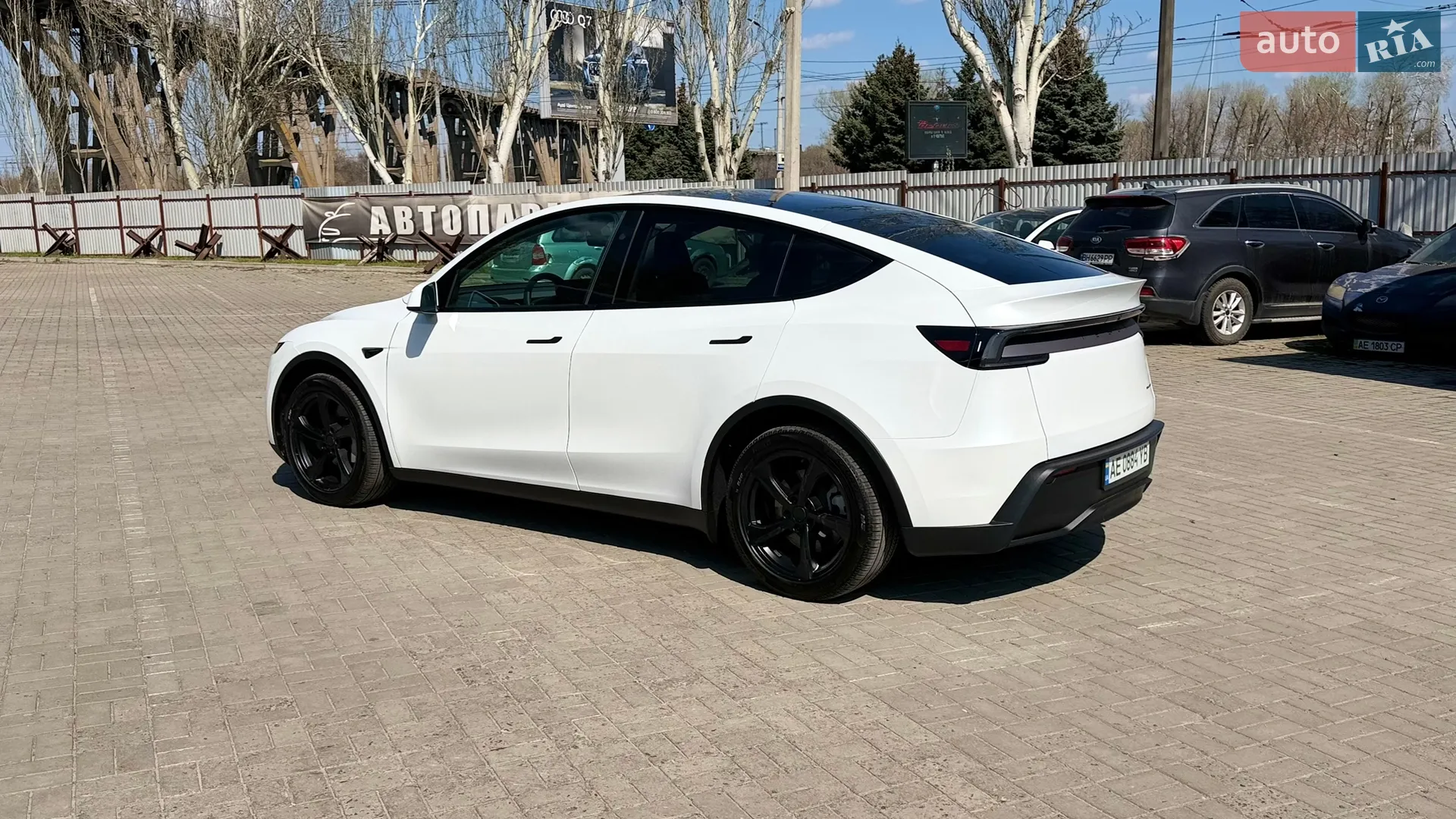 2025 Tesla Model Y - мініатюра 12
