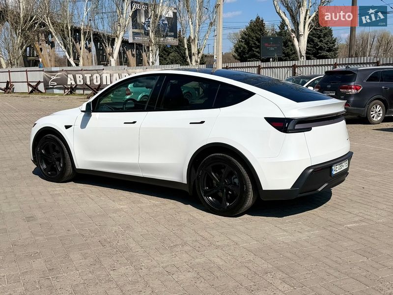 Внедорожник / Кроссовер Tesla Model Y 2025 в Днепре