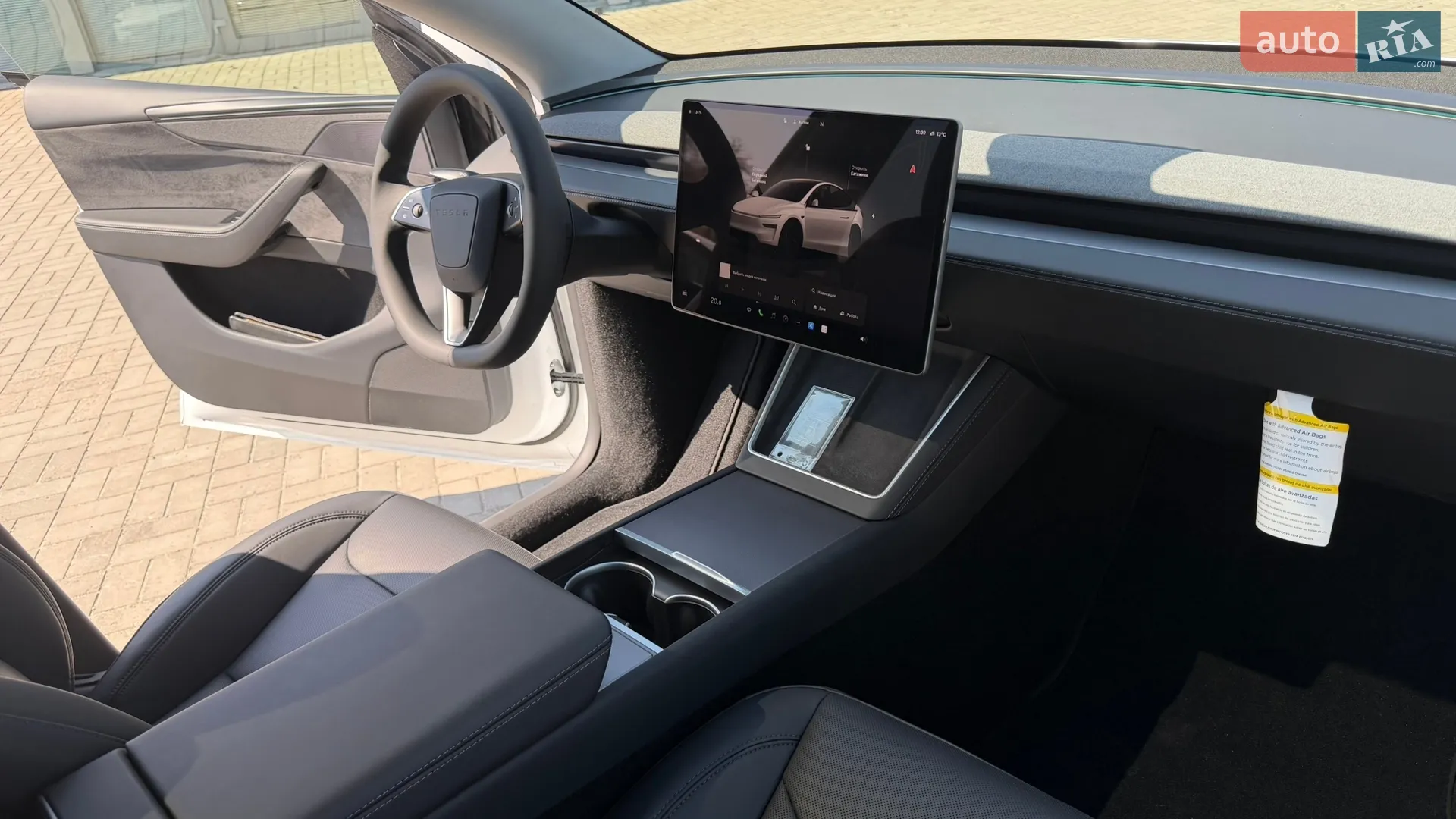 2025 Tesla Model Y - мініатюра 17