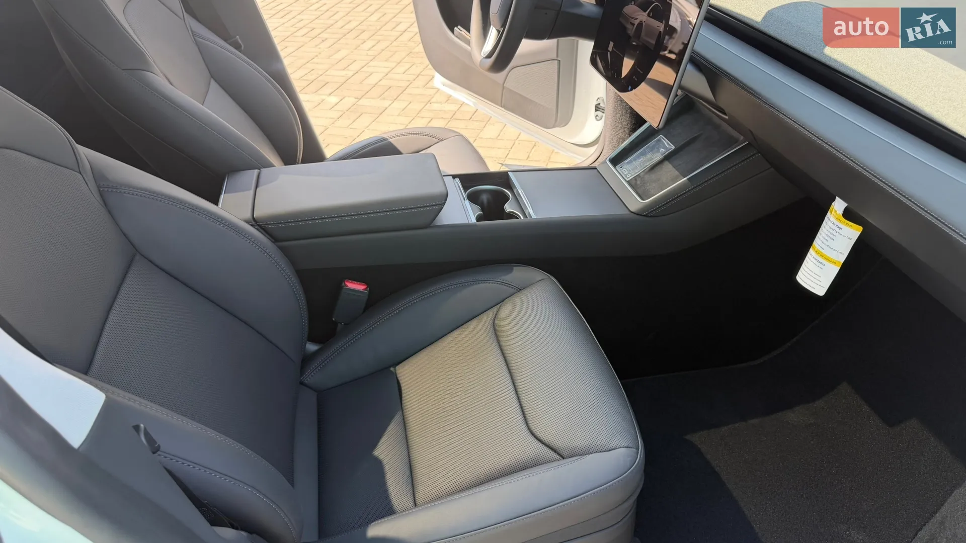 2025 Tesla Model Y - мініатюра 21