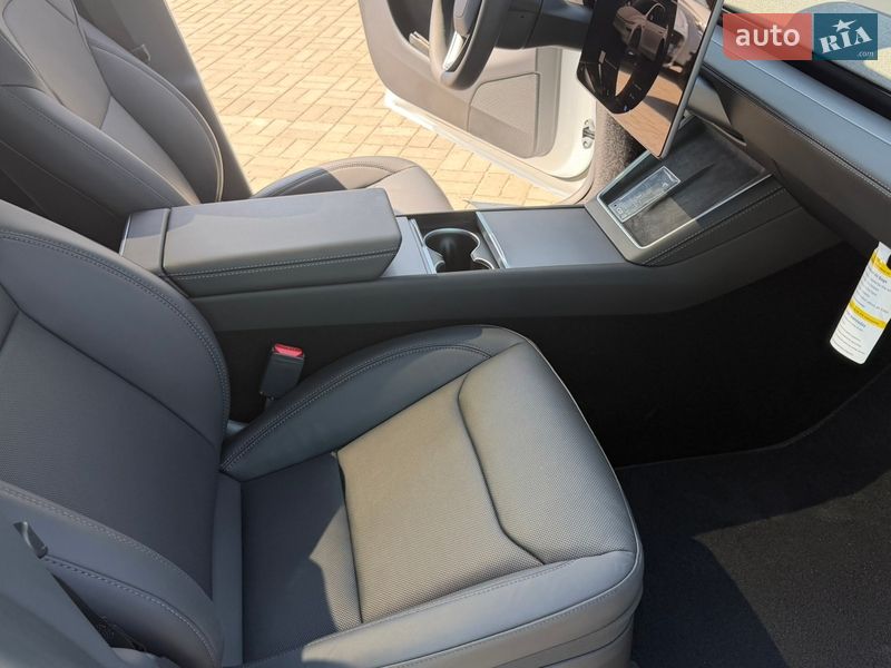 Внедорожник / Кроссовер Tesla Model Y 2025 в Днепре