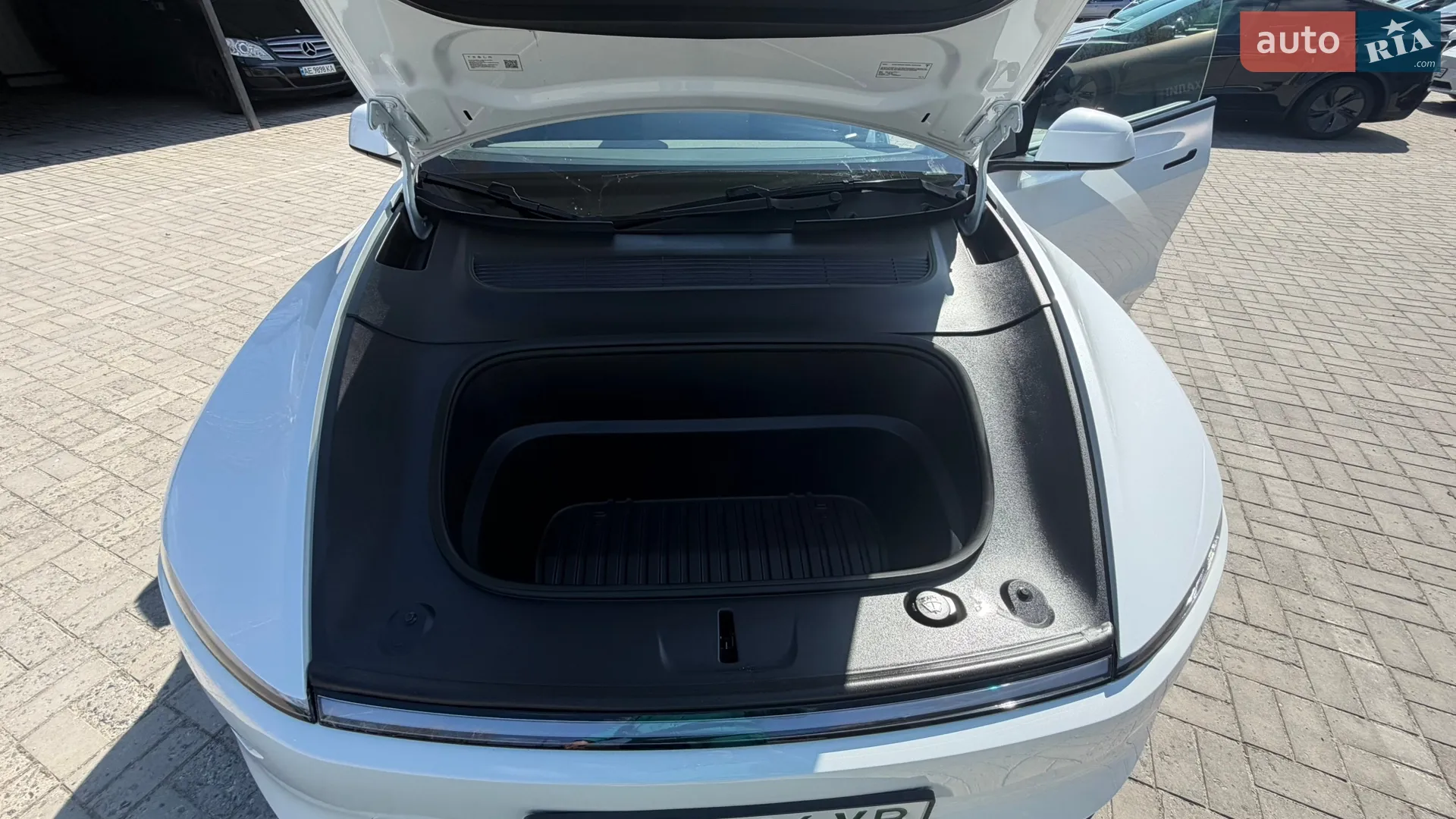 2025 Tesla Model Y - мініатюра 26