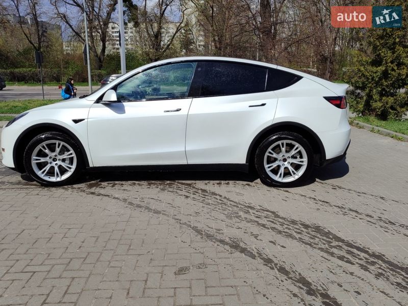 Внедорожник / Кроссовер Tesla Model Y 2023 в Львове