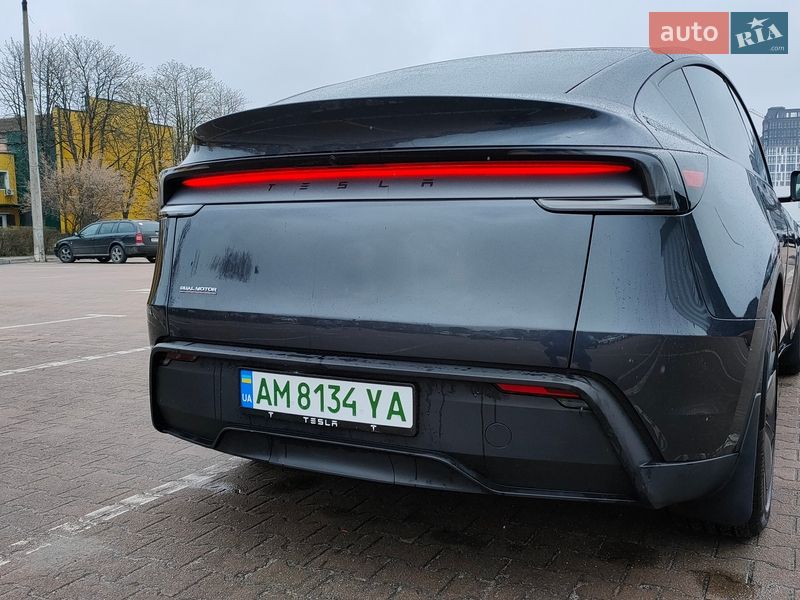 Внедорожник / Кроссовер Tesla Model Y 2025 в Киеве