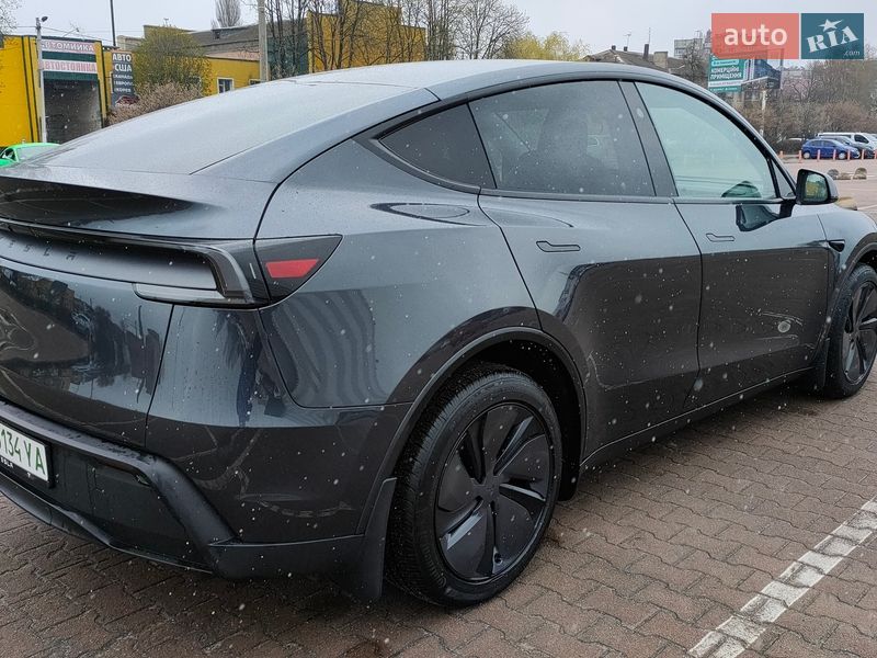 Внедорожник / Кроссовер Tesla Model Y 2025 в Киеве