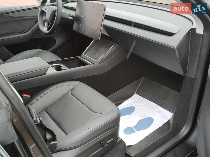 Внедорожник / Кроссовер Tesla Model Y 2025 в Киеве