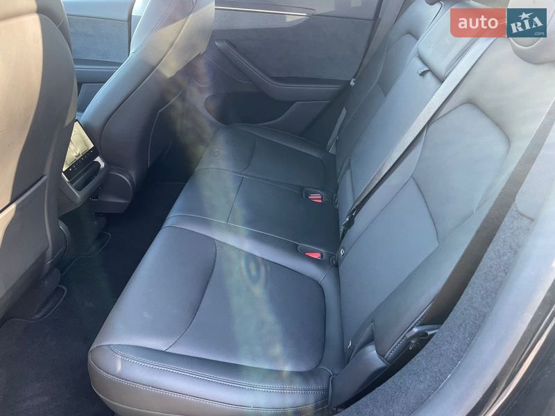 Позашляховик / Кросовер Tesla Model Y 2025 в Рівному