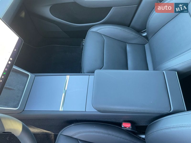 Позашляховик / Кросовер Tesla Model Y 2025 в Рівному