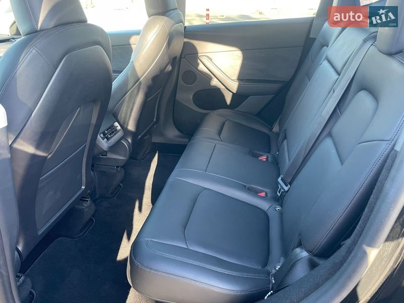 Позашляховик / Кросовер Tesla Model Y 2024 в Рівному фото 13 Позашляховик / Кросовер Tesla Model Y 2024 в Рівному