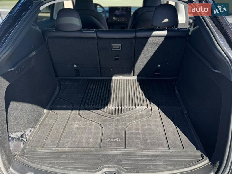 Внедорожник / Кроссовер Tesla Model Y 2024 в Киеве