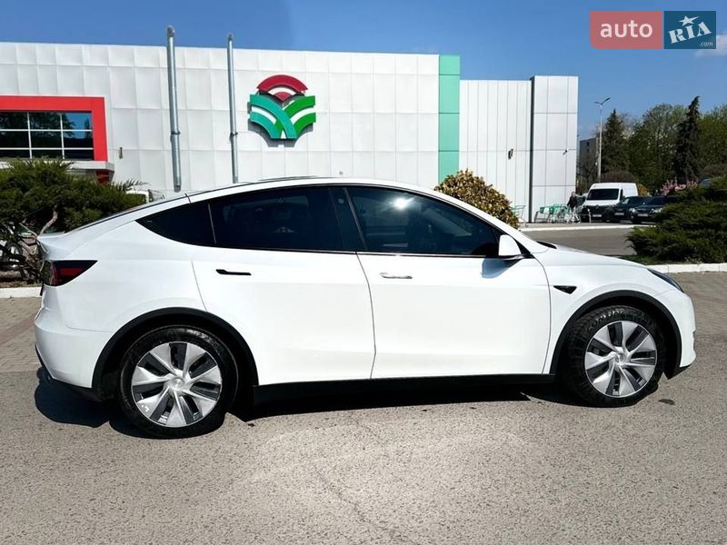 Внедорожник / Кроссовер Tesla Model Y 2023 в Ужгороде