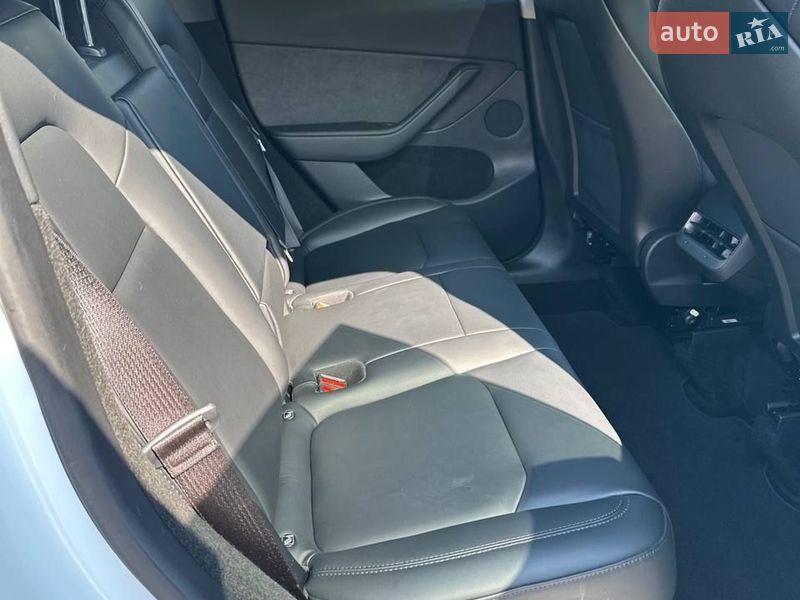 Внедорожник / Кроссовер Tesla Model Y 2023 в Ужгороде