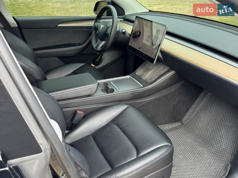 Внедорожник / Кроссовер Tesla Model Y 2023 в Костополе