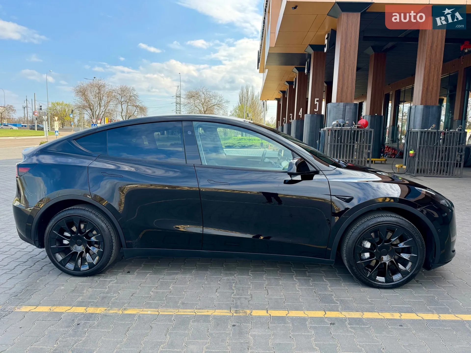 2023 Tesla Model Y - мініатюра 3