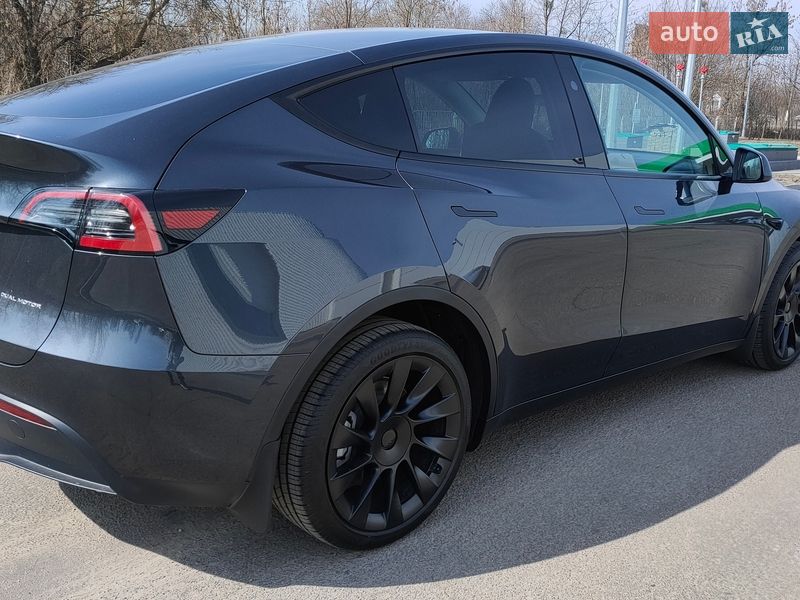 Внедорожник / Кроссовер Tesla Model Y 2025 в Киеве