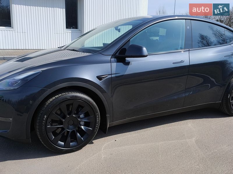 Внедорожник / Кроссовер Tesla Model Y 2025 в Киеве