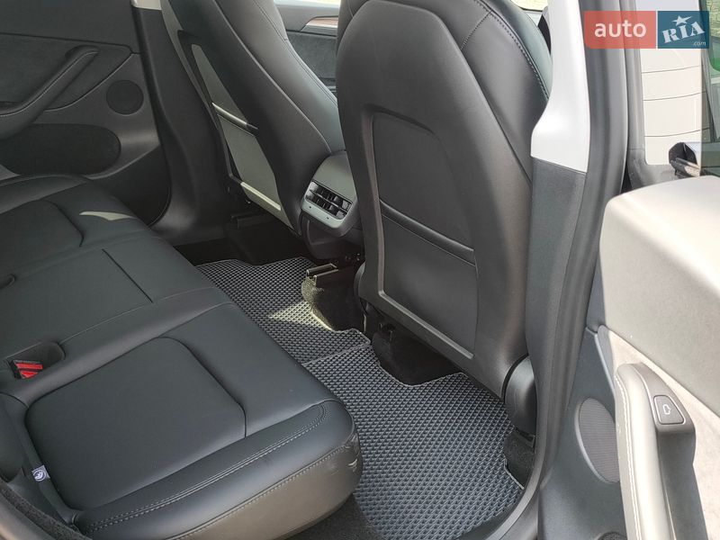 Внедорожник / Кроссовер Tesla Model Y 2025 в Киеве