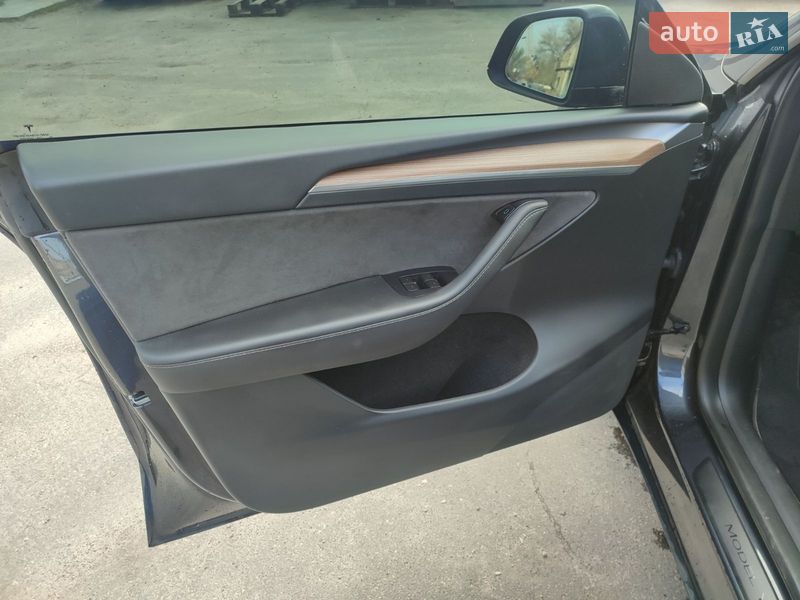 Внедорожник / Кроссовер Tesla Model Y 2024 в Киеве фото 11 Внедорожник / Кроссовер Tesla Model Y 2024 в Киеве