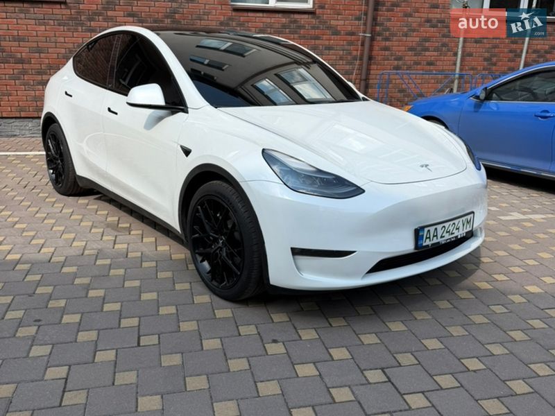 Внедорожник / Кроссовер Tesla Model Y 2023 в Киеве