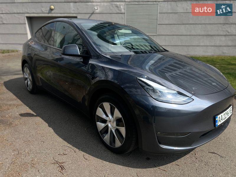 Внедорожник / Кроссовер Tesla Model Y 2024 в Киеве