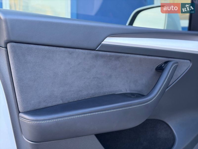 Внедорожник / Кроссовер Tesla Model Y 2024 в Дрогобыче