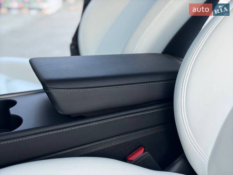 Внедорожник / Кроссовер Tesla Model Y 2024 в Дрогобыче