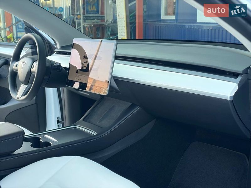 Внедорожник / Кроссовер Tesla Model Y 2024 в Дрогобыче