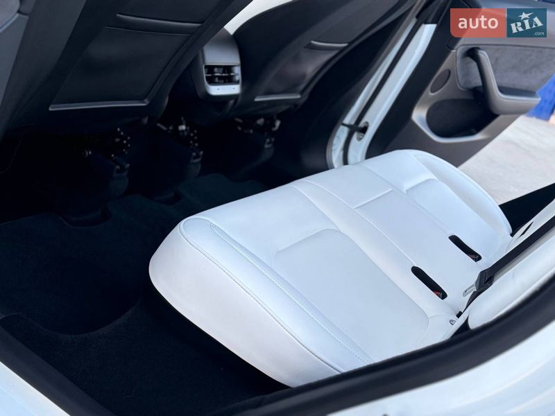 Внедорожник / Кроссовер Tesla Model Y 2024 в Дрогобыче