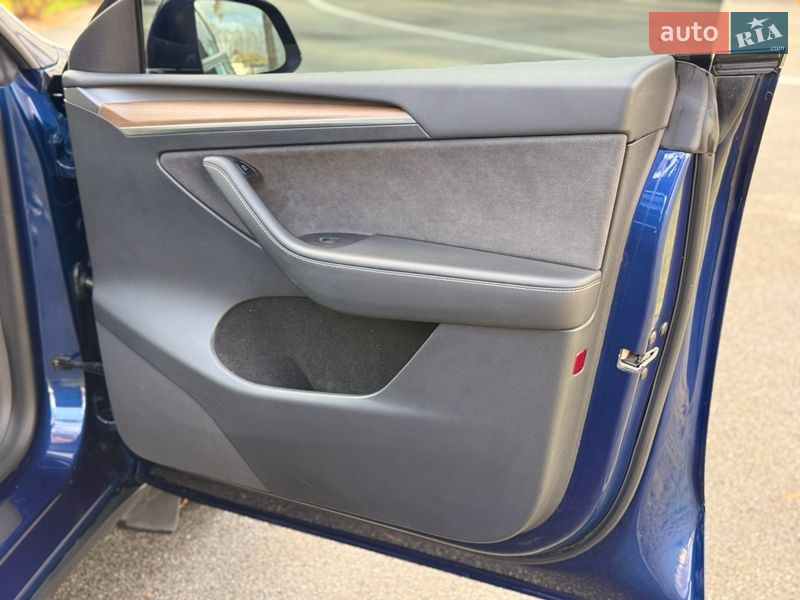 Внедорожник / Кроссовер Tesla Model Y 2023 в Харькове